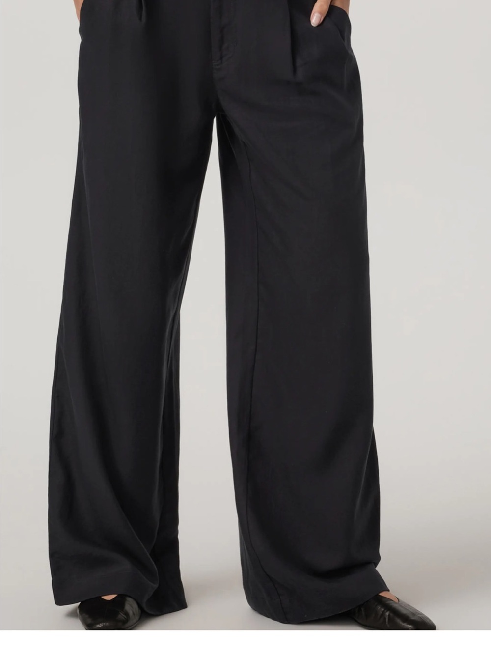 Vuori womensBlack Wide-Leg Dress Pants